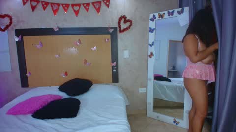 MIALOPEZ      .     Y      .      online show from 02.26.26