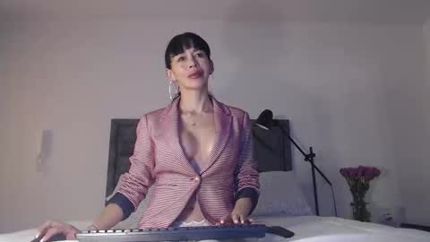 Mia online show from 02.14.26