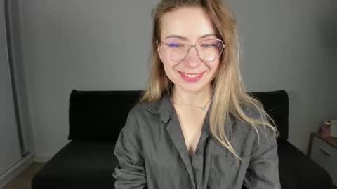 Mia online show from 12.21.25