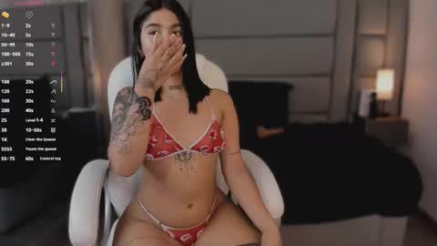 Snapshot of mia_medina chatting on 10.15.25 online show from 10.15.25