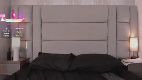 Snapshot of mia_medina chatting on 10.27.25 online show from 10.27.25