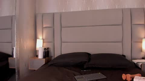 Snapshot of mia_medina chatting on 11.15.25 online show from 11.15.25