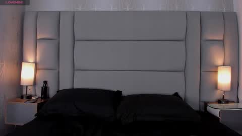 Snapshot of mia_medina chatting on 11.25.25 online show from 11.25.25