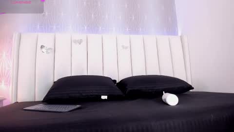 Snapshot of mia_medina chatting on 02.15.26 online show from 02.15.26