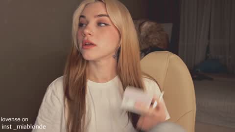 mia_milagros online show from 12.24.24