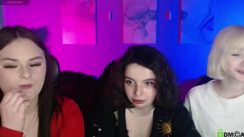 Snapshot of mia_mooon_ chatting on 04.23.26 mia_mooon_ online show from 04.23.26
