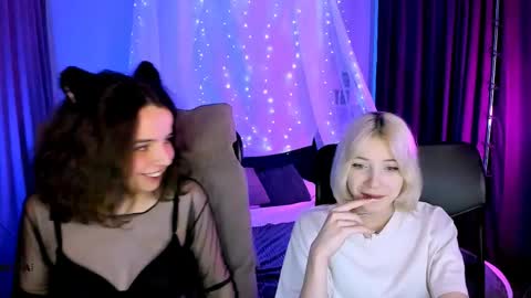Snapshot of mia_mooon_ chatting on 05.19.26 mia_mooon_ online show from 05.19.26