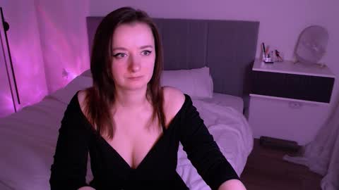 Mia online show from 10.28.25