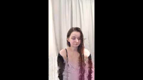 Snapshot of mia_muuur chatting on 12.21.25 Mia online show from 12.21.25