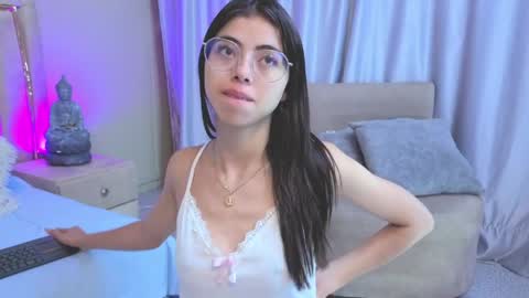 Snapshot of mia_naive chatting on 05.18.26 Mia online show from 05.18.26