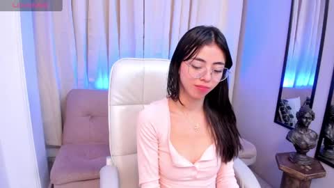 Snapshot of mia_naive chatting on 05.25.26 Mia online show from 05.25.26