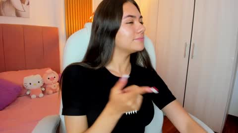 Mia Nevaeh - follow me online show from 01.07.25