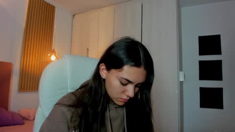 Mia Nevaeh - follow me online show from 01.12.25