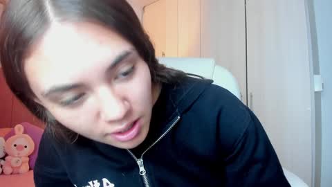 Mia Nevaeh - follow me online show from 01.25.25