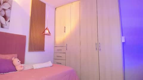 Mia Nevaeh - follow me online show from 12.13.25