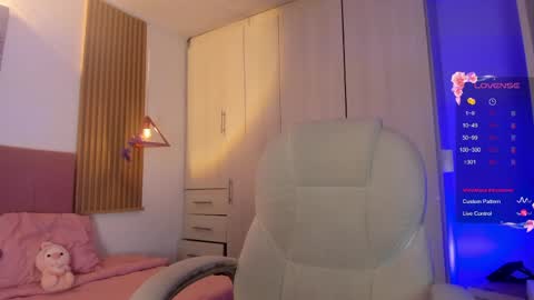 Mia Nevaeh - follow me online show from 04.11.26