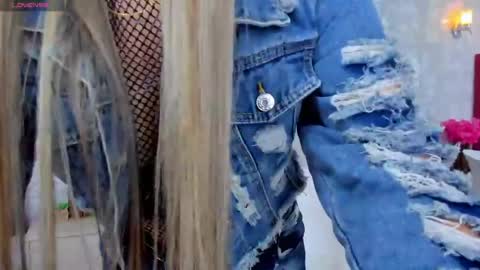 Mia online show from 03.27.26