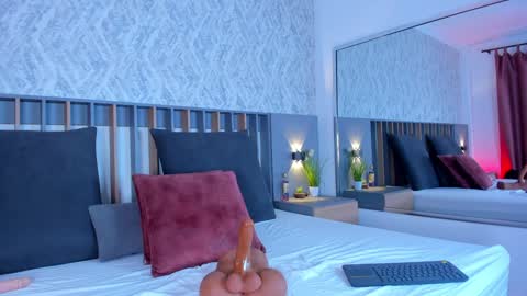 Snapshot of mia_oceann chatting on 02.01.25 MIa online show from 02.01.25