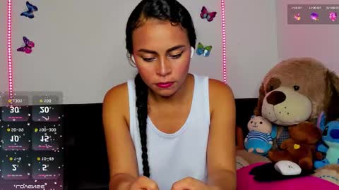 Snapshot of mia_phalmer chatting on 10.18.25 Mia online show from 10.18.25