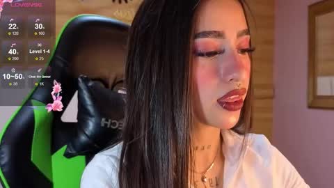 Snapshot of mia_ponce_a chatting on 11.23.25 MIA online show from 11.23.25