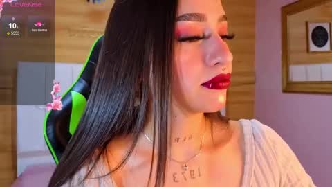 Snapshot of mia_ponce_a chatting on 11.29.25 MIA online show from 11.29.25