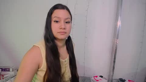 Snapshot of mia_reys chatting on 01.05.25 mia reys online show from 01.05.25