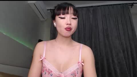 Snapshot of mia_rie chatting on 05.18.26 Mia Rie online show from 05.18.26