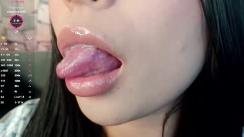 Mia online show from 12.05.25