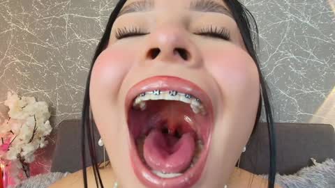 Mia Roux online show from 01.17.25