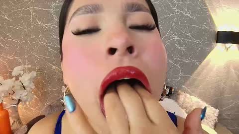 Mia Roux online show from 03.08.25