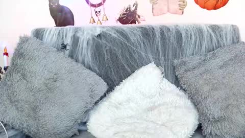 Mia Roux online show from 10.16.25