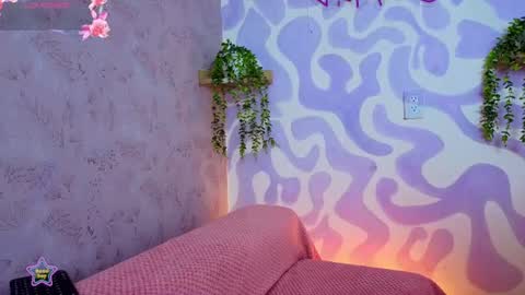 Snapshot of mia_scarlet7 chatting on 06.25.26 Mia . online show from 06.25.26