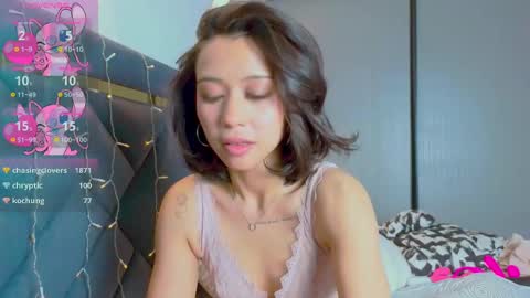 Snapshot of mia_sirenia chatting on 02.09.25 Mia online show from 02.09.25