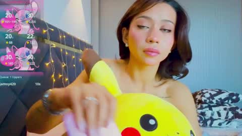 Snapshot of mia_sirenia chatting on 03.10.25 Mia online show from 03.10.25