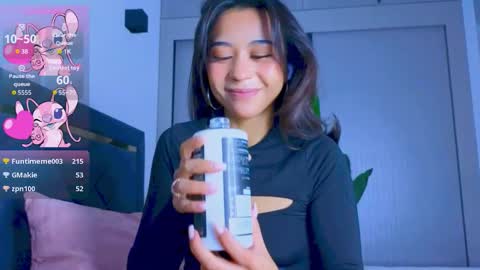 Snapshot of mia_sirenia chatting on 10.05.25 Mia online show from 10.05.25