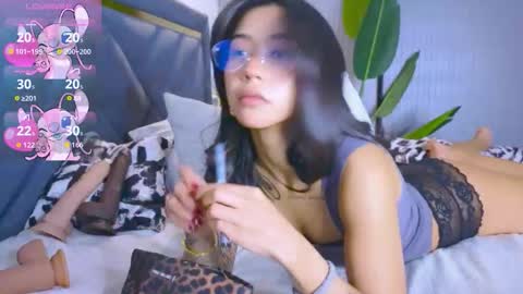 Snapshot of mia_sirenia chatting on 11.19.25 Mia online show from 11.19.25