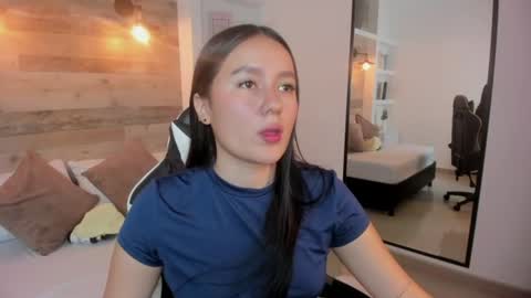 Snapshot of mia_slora chatting on 07.15.26 M I A online show from 07.15.26