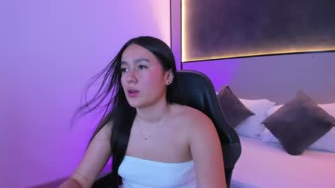 Snapshot of mia_slora chatting on 07.18.26 M I A online show from 07.18.26