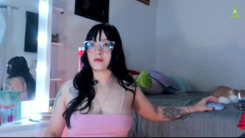 Mia  online show from 11.18.25