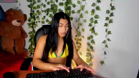 Snapshot of mia_stella_ chatting on 06.18.26 Mia online show from 06.18.26