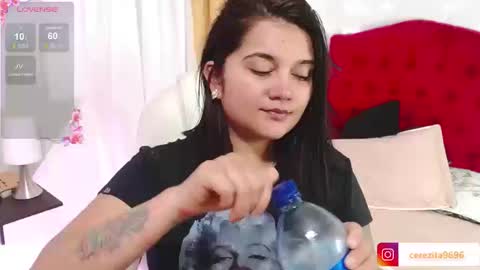 Mia  online show from 09.23.25