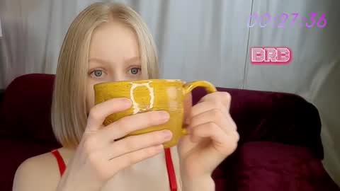 Snapshot of mia_vebes chatting on 01.01.25 Mia online show from 01.01.25