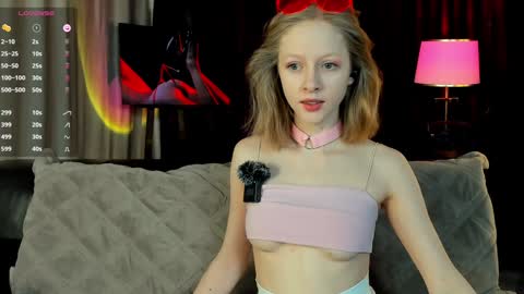 Snapshot of mia_vebes chatting on 01.24.25 Mia online show from 01.24.25