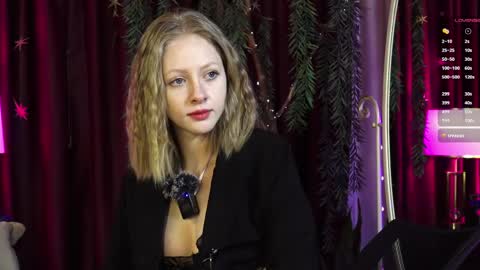 Snapshot of mia_vebes chatting on 03.01.25 Mia online show from 03.01.25