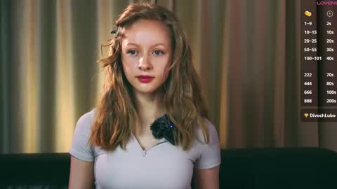 Snapshot of mia_vebes chatting on 10.19.25 Mia online show from 10.19.25