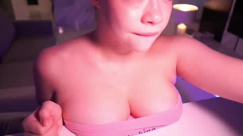 VixenMia online show from 10.08.25