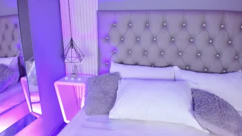 mia vixenn  online show from 12.14.25