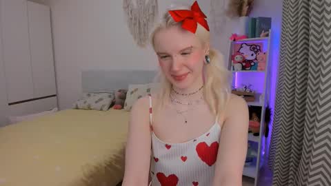 Snapshot of mia_waterlily chatting on 02.03.26 Mia online show from 02.03.26
