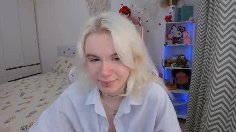 Snapshot of mia_waterlily chatting on 02.18.26 Mia online show from 02.18.26