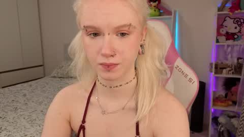 Snapshot of mia_waterlily chatting on 03.13.26 Mia online show from 03.13.26